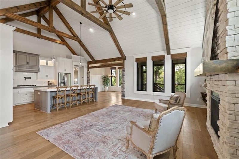 105 Ambersham Dr, Lee's Summit, MO 64081