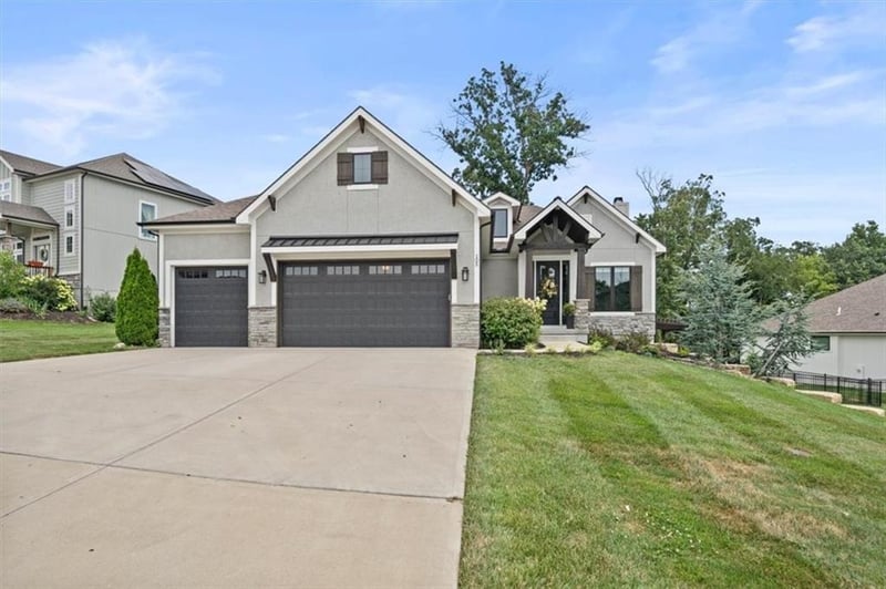 105 Ambersham Dr, Lee's Summit, MO 64081