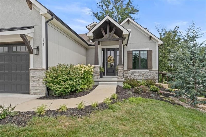 105 Ambersham Dr, Lee's Summit, MO 64081