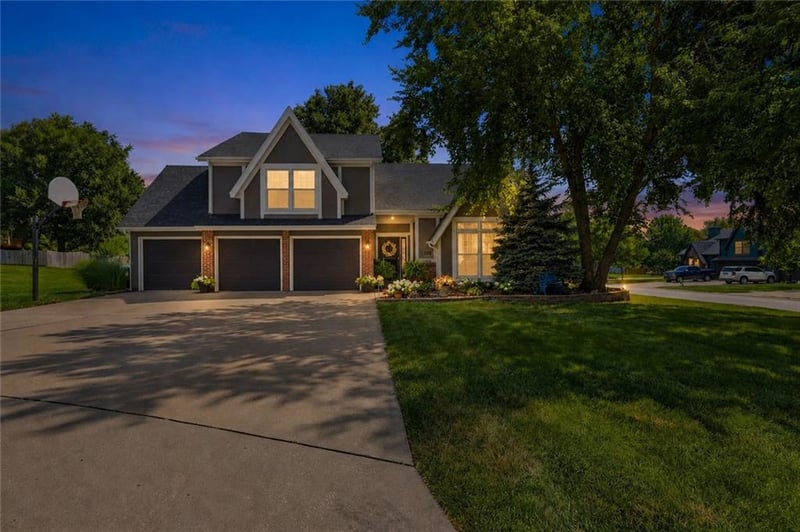5106 Anderson St, Shawnee, KS 66226