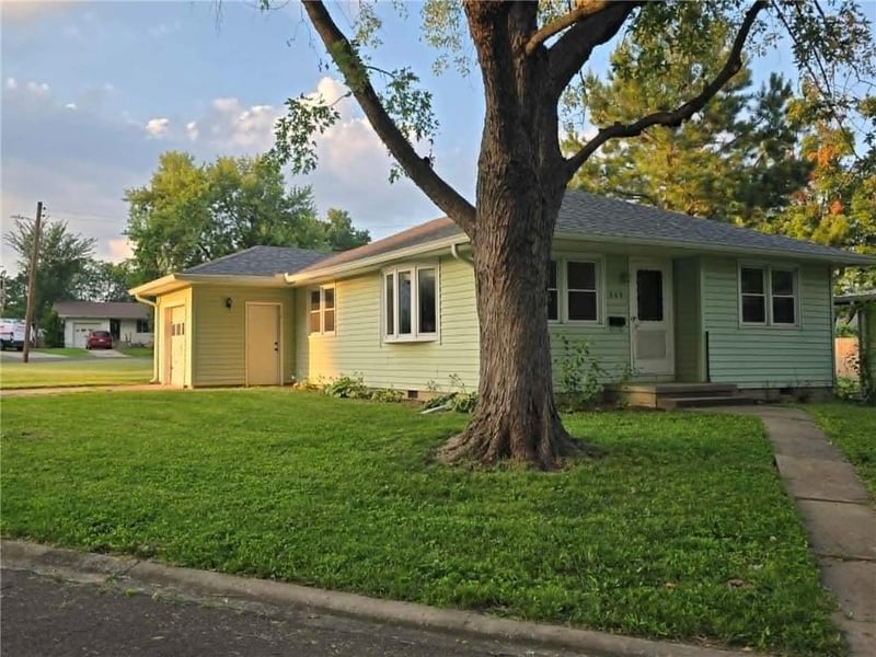 303 Truman Ave, Clinton, MO 64735