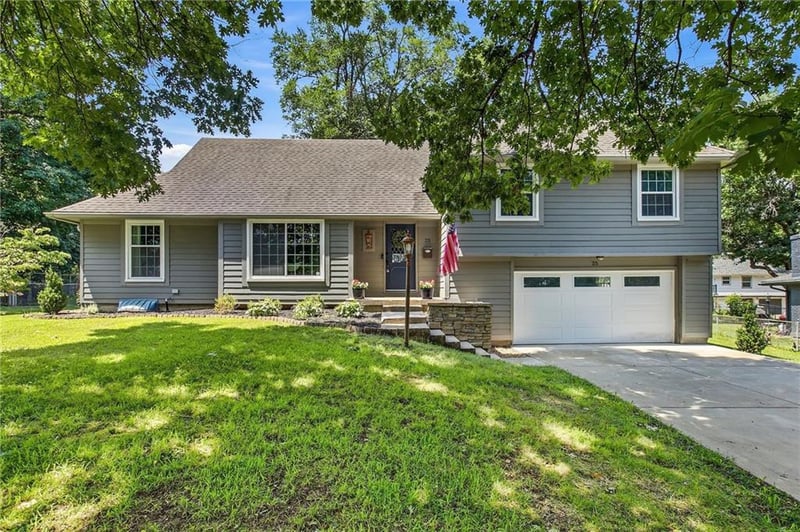 25 113th Ter, Kansas City, MO 64114