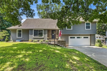 25 E 113th Ter, Kansas City, MO 64114