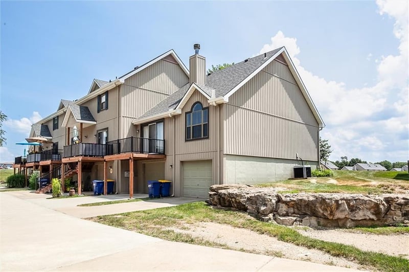 112 Stonebridge Ln, Smithville, MO 64089
