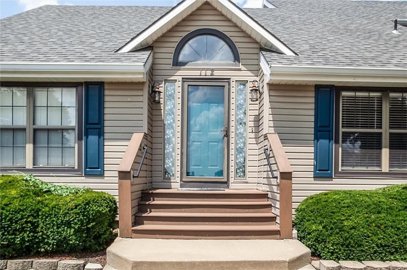 112 Stonebridge Ln, Smithville, MO 64089