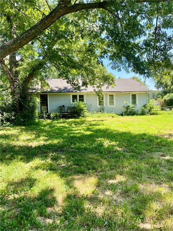 210 Bates Ave, Adrian, MO 64720