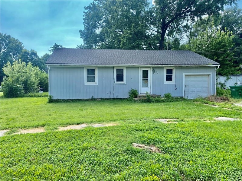 210 Bates Ave, Adrian, MO 64720
