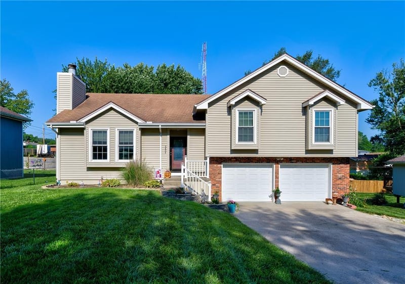 6804 Jason Smith Ct, Gladstone, MO 64118
