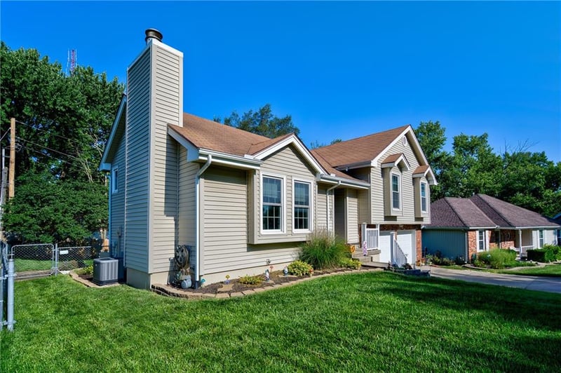 6804 Jason Smith Ct, Gladstone, MO 64118