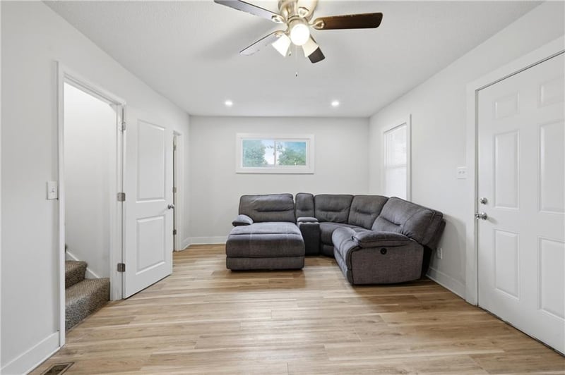2404 Denver Ave, Kansas City, MO 64127