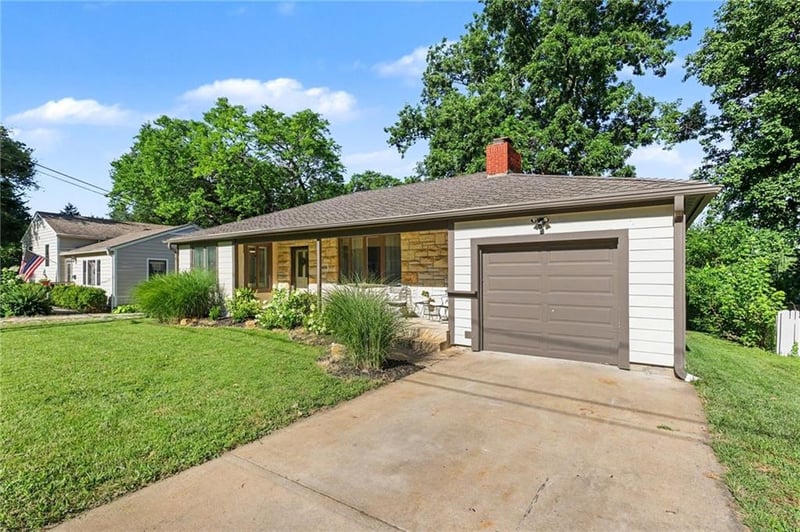 8400 Riggs St, Overland Park, KS 66212