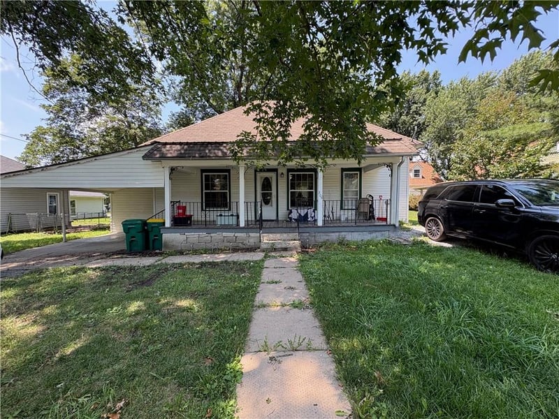 304 Rogers Rd, Louisburg, KS 66053