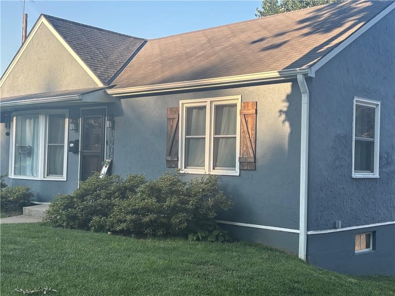 1905 31 St, St Joseph, MO 64506