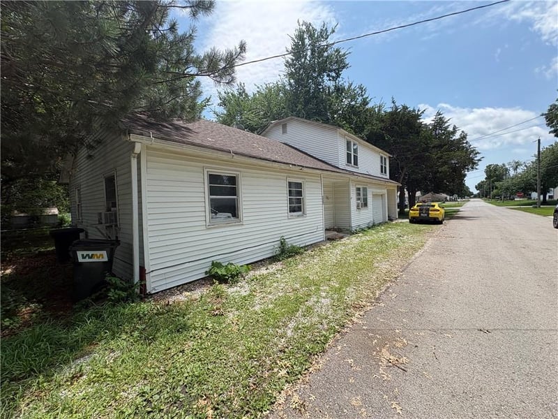 605 Olive St, Louisburg, KS 66053