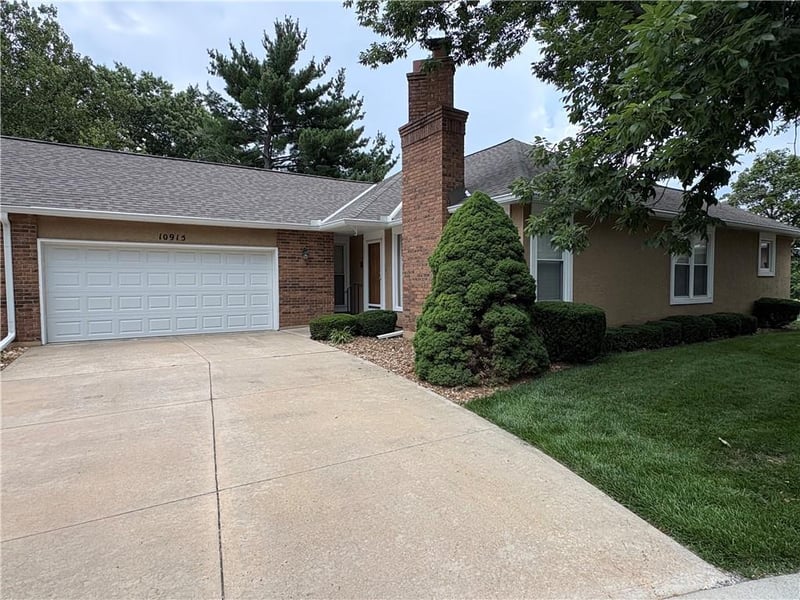 10915 98th St, Overland Park, KS 66214