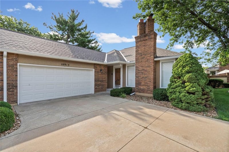 10915 W 98th St, Overland Park, KS 66214