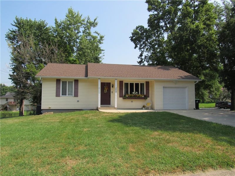 2408 Ridgewood Rd, Harrisonville, MO 64701