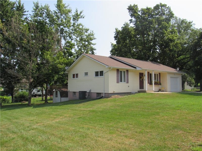 2408 Ridgewood Rd, Harrisonville, MO 64701