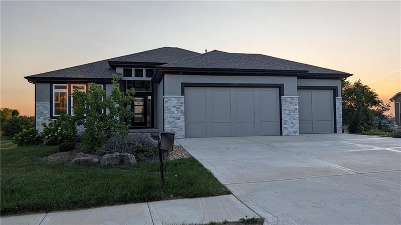 1205 Hampton Dr, Raymore, MO 64083