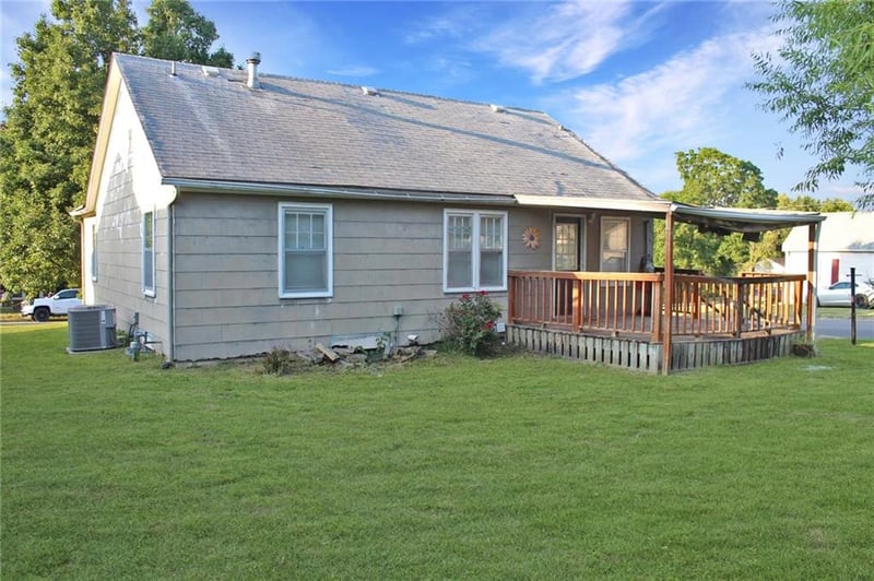 601 Broadway St, Higginsville, MO 64037
