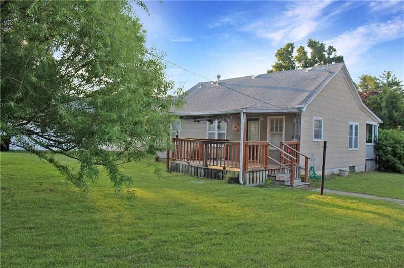 601 Broadway St, Higginsville, MO 64037