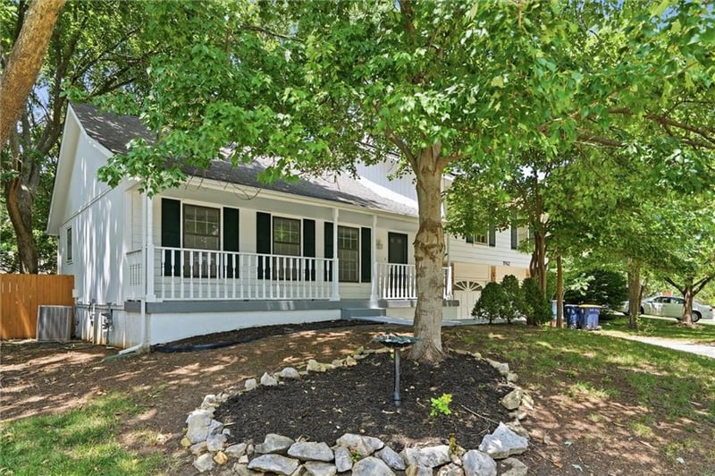 11942 Harrison Dr, Kansas City, MO 64146