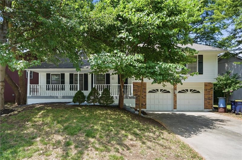 11942 Harrison Dr, Kansas City, MO 64146