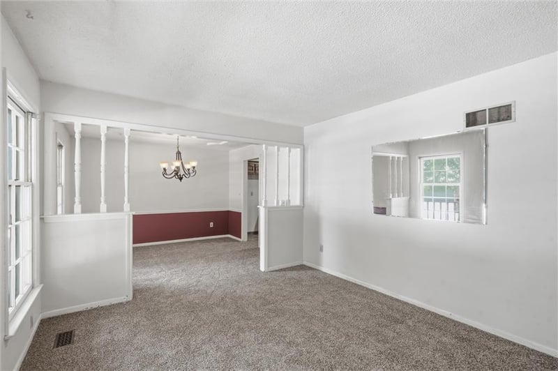 11942 Harrison Dr, Kansas City, MO 64146