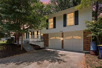 11942 Harrison Dr, Kansas City, MO 64146
