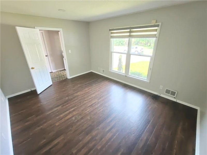 1512 Morningside Dr, Blue Springs, MO 64015