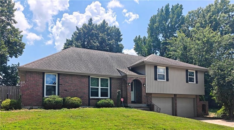 1512 Morningside Dr, Blue Springs, MO 64015