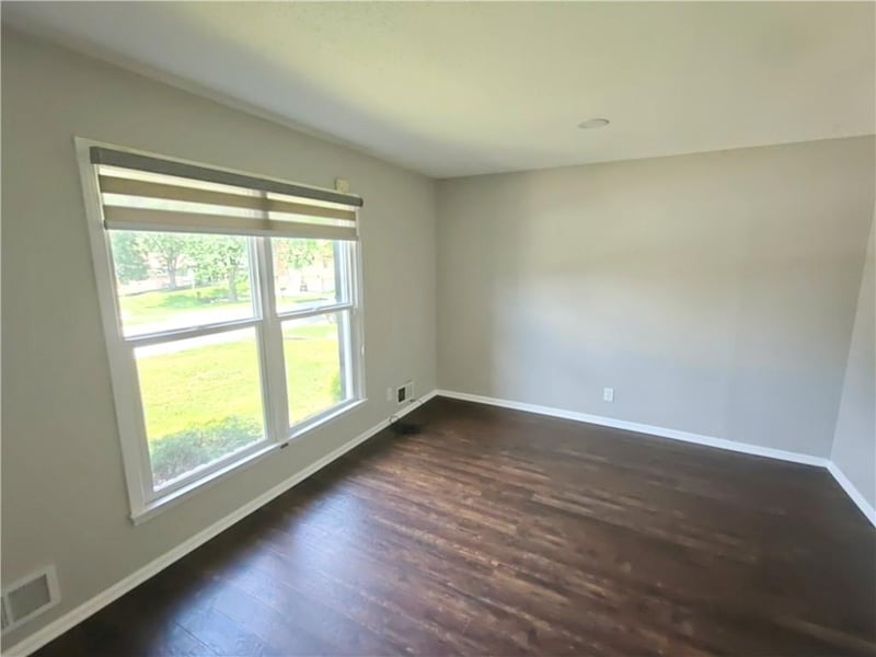 1512 Morningside Dr, Blue Springs, MO 64015