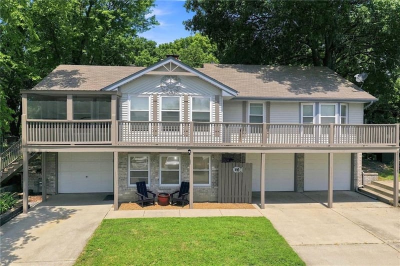 46 Emerald Shore Dr, Lake Tapawingo, MO 64015