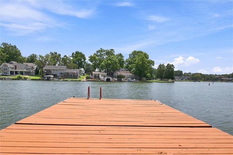 46 Emerald Shore Dr, Lake Tapawingo, MO 64015