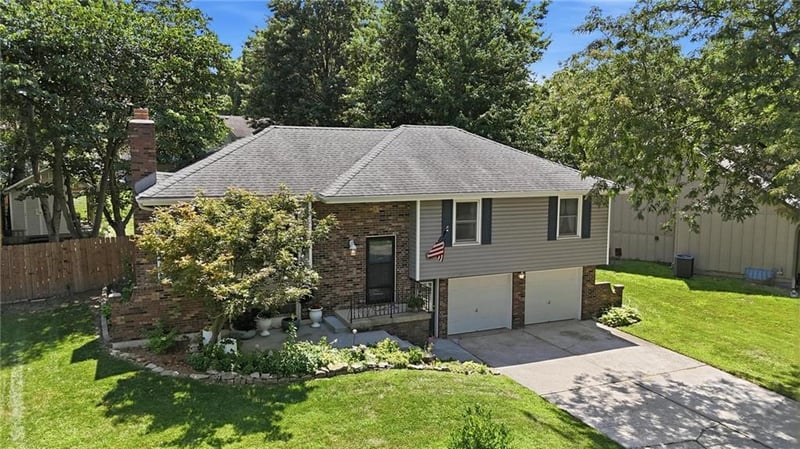 1113 2nd Ter, Lee's Summit, MO 64063