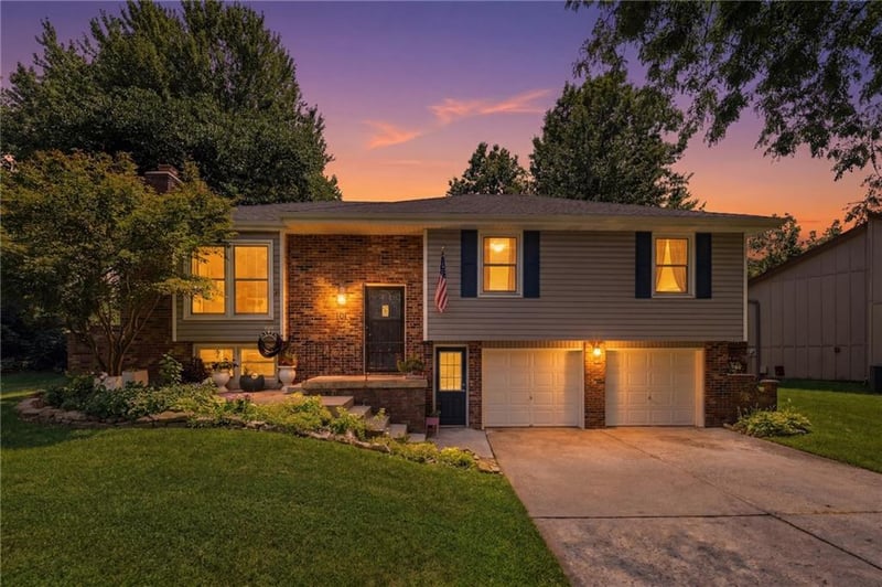 1113 2nd Ter, Lee's Summit, MO 64063