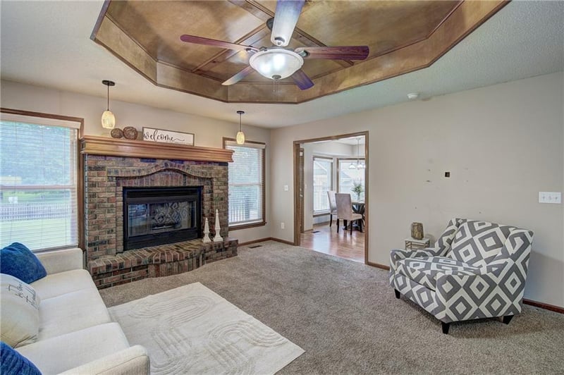 1231 Deerbrook Cir, Lee's Summit, MO 64086