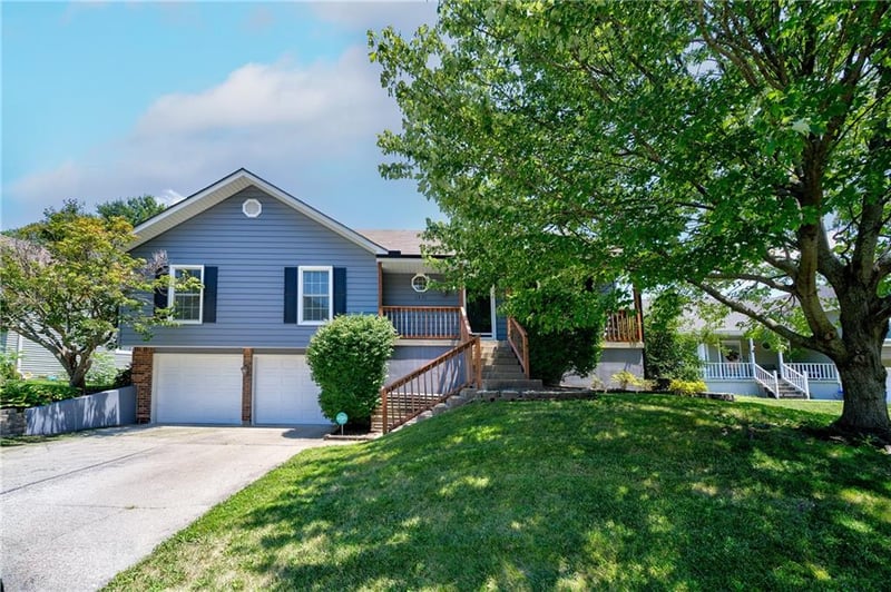 1231 Deerbrook Cir, Lee's Summit, MO 64086