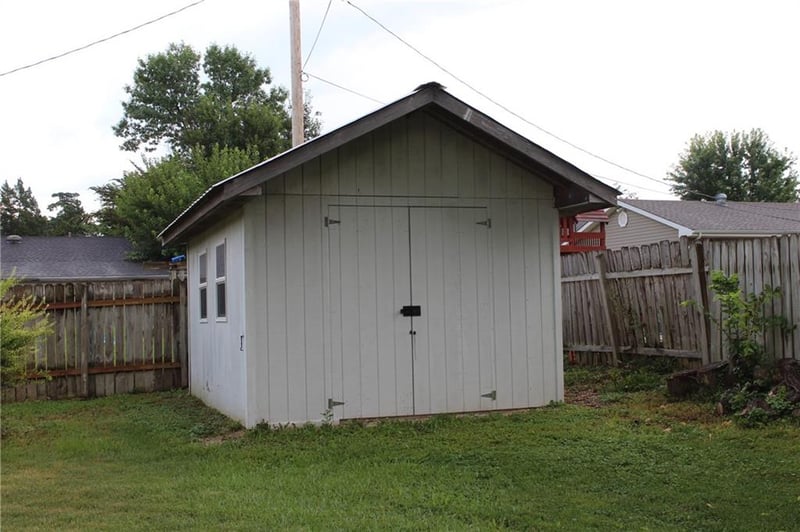 1103 Signor St, Humboldt, KS 66748