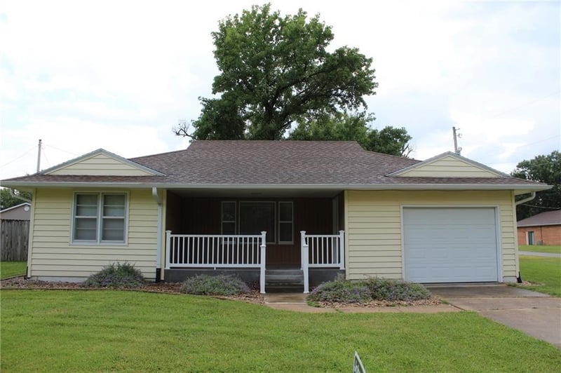 1103 Signor St, Humboldt, KS 66748