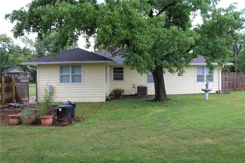 1103 Signor St, Humboldt, KS 66748
