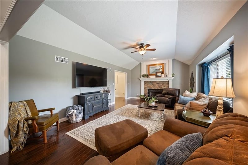 502 Sugarland Dr, Pleasant Hill, MO 64080