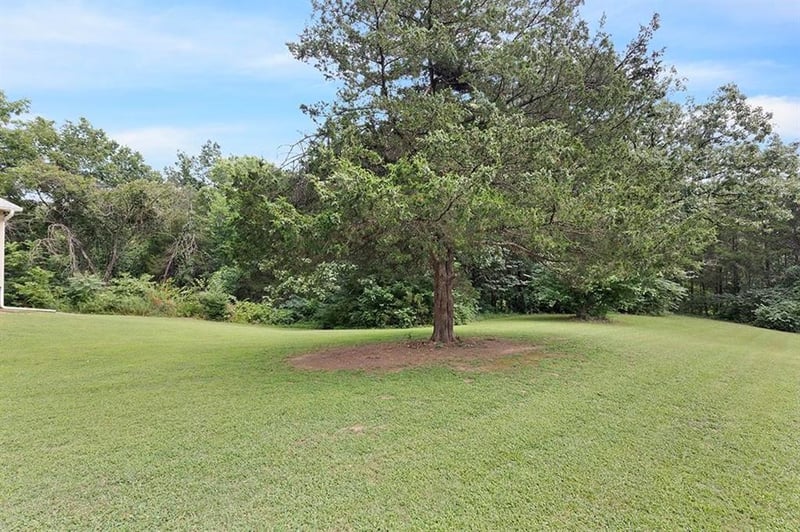 14874 Redbird Rd, Nevada, MO 64772