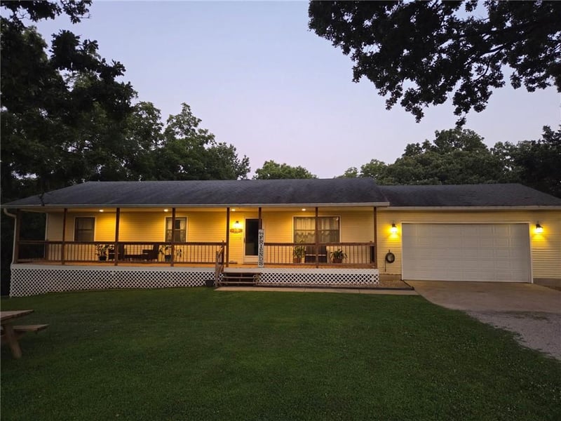 14874 Redbird Rd, Nevada, MO 64772