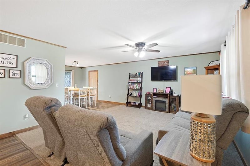 14874 Redbird Rd, Nevada, MO 64772