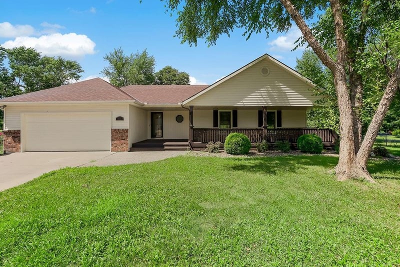 5530 201st St, Stilwell, KS 66085