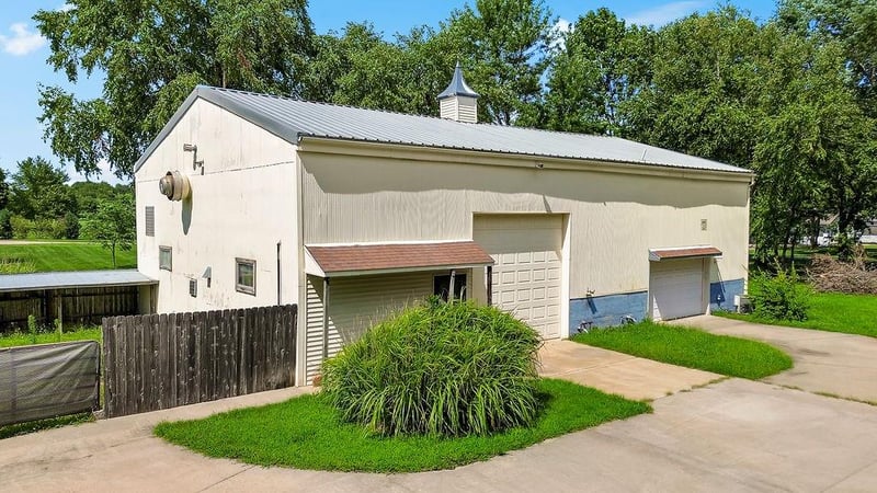 5530 201st St, Stilwell, KS 66085