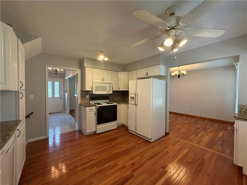 505 Ridge Dr, Olathe, KS 66061