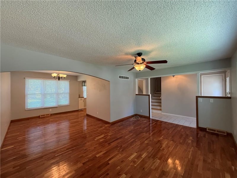 505 Ridge Dr, Olathe, KS 66061
