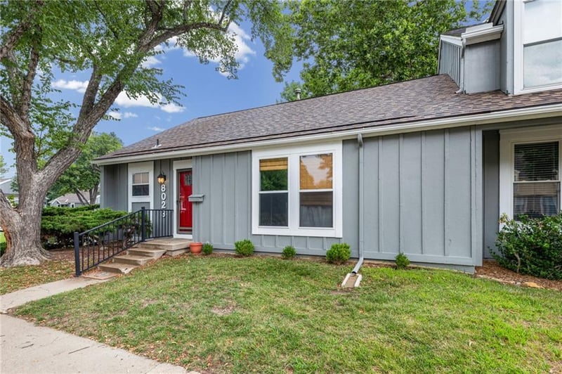 8023 Halsey St, Lenexa, KS 66215